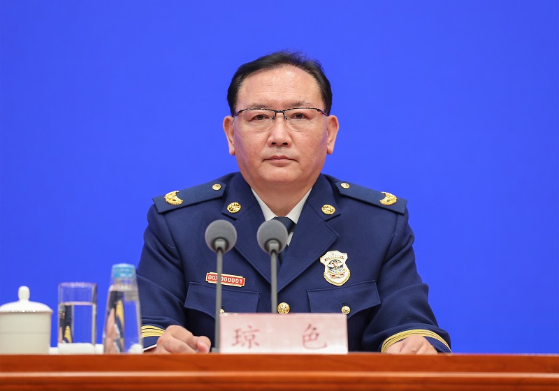 黑人大吊网应急部党组成员、消防救援局局长琼色出席新闻发布会